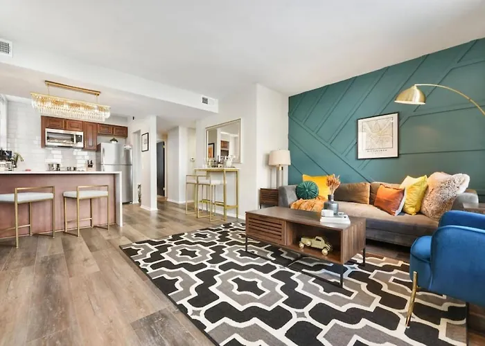 Apartment Hostwise - Grandview Balcony With Stunning Skyline Views