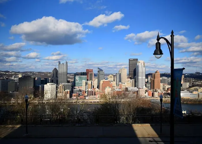 Apartment Hostwise - Grandview Balcony With Stunning Skyline Views